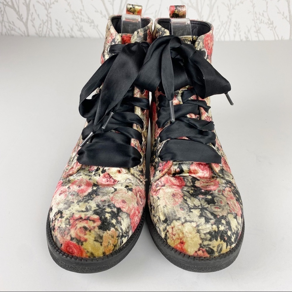 DIRTY LAUNDRY Floral Velvet Ribbon Lace-Up velvet Ankle Boots Lug Sole Sz 6.5/37 - Picture 8 of 10